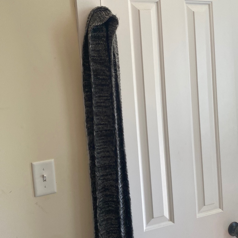 Universal Thread Scarf - Picture 2 of 7